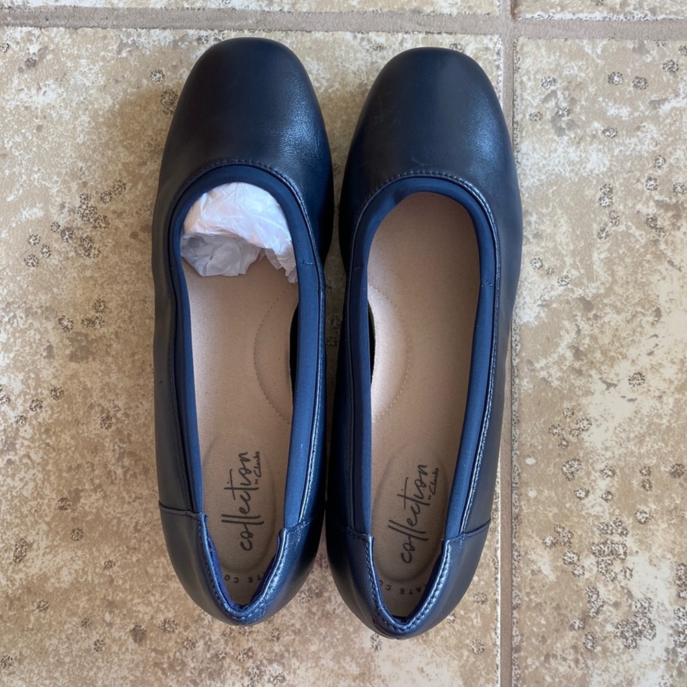 💙 New unworn Clarks Collection Leather Pumps Block Heels Chartli Fame Navy